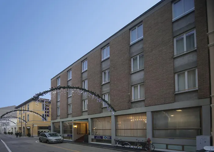 比三兹奥酒店 酒店 4*